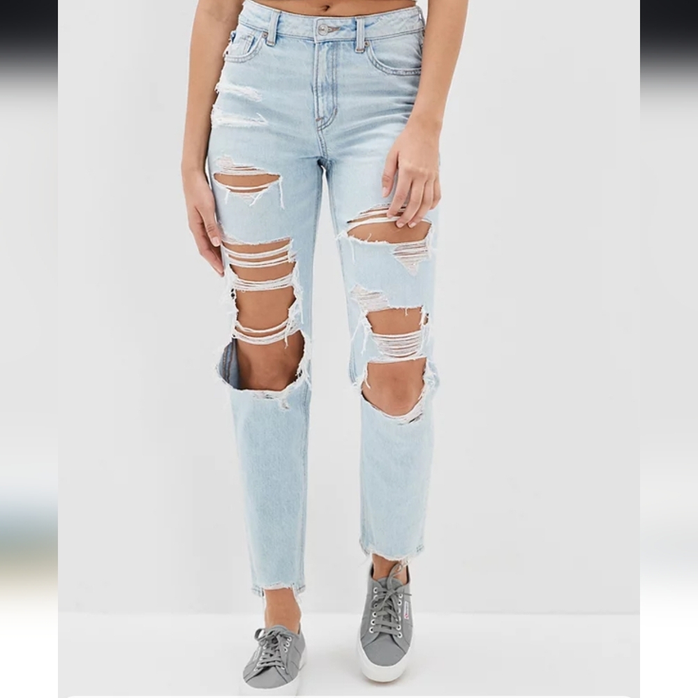 NWOT American Eagle Strigid Ripped Mom Jean size 10